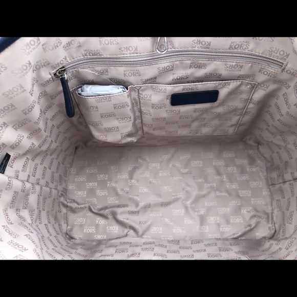 Gaby’sBags👜💕-Michael Kors Large Tote Blue Floral - Picture 6 of 6